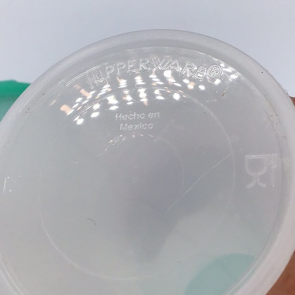 Tupperware Large Hourglass Salt & Pepper Shaker Set - Picture 4 of 6